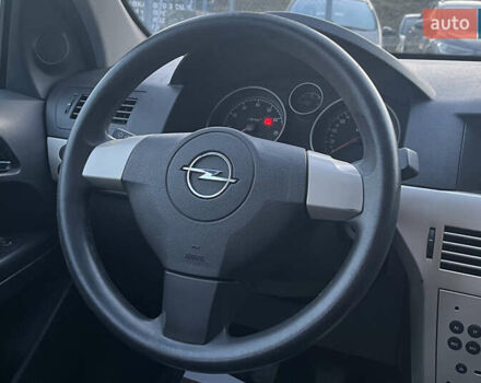 Серый Опель Астра, объемом двигателя 1.36 л и пробегом 220 тыс. км за 5500 $, фото 12 на Automoto.ua