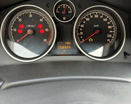 Серый Опель Астра, объемом двигателя 1.7 л и пробегом 258 тыс. км за 5500 $, фото 26 на Automoto.ua