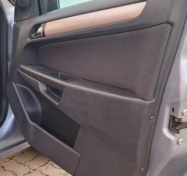 Серый Опель Астра, объемом двигателя 1.7 л и пробегом 253 тыс. км за 4600 $, фото 6 на Automoto.ua