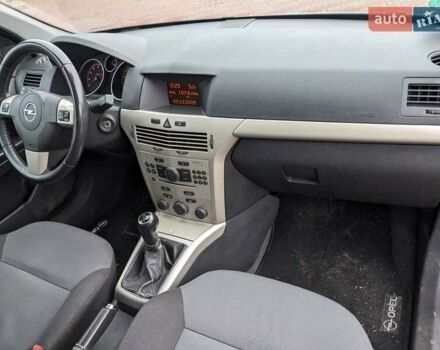 Серый Опель Астра, объемом двигателя 1.6 л и пробегом 240 тыс. км за 5750 $, фото 45 на Automoto.ua