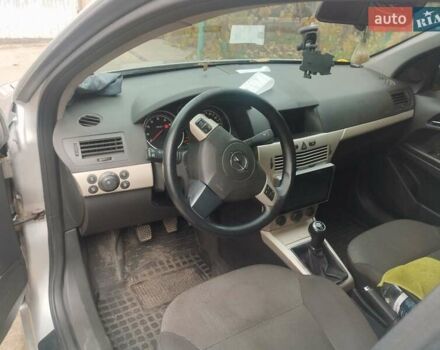 Серый Опель Астра, объемом двигателя 1.6 л и пробегом 205 тыс. км за 5800 $, фото 3 на Automoto.ua