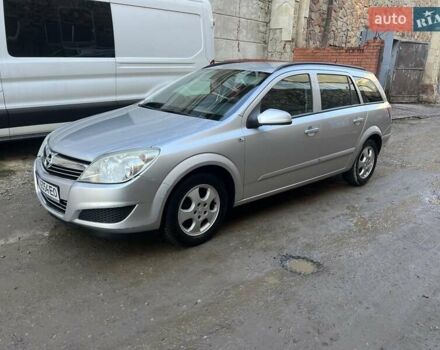 Серый Опель Астра, объемом двигателя 1.7 л и пробегом 280 тыс. км за 4700 $, фото 9 на Automoto.ua