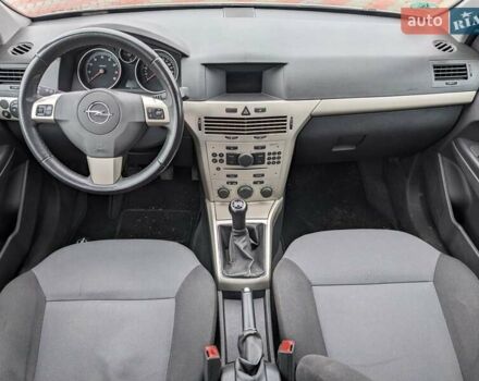 Серый Опель Астра, объемом двигателя 1.6 л и пробегом 240 тыс. км за 5750 $, фото 32 на Automoto.ua