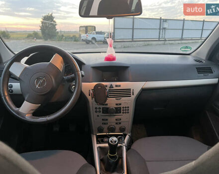 Серый Опель Астра, объемом двигателя 1.6 л и пробегом 234 тыс. км за 5700 $, фото 22 на Automoto.ua