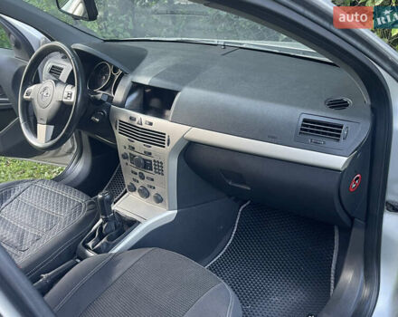 Серый Опель Астра, объемом двигателя 1.7 л и пробегом 260 тыс. км за 4750 $, фото 28 на Automoto.ua