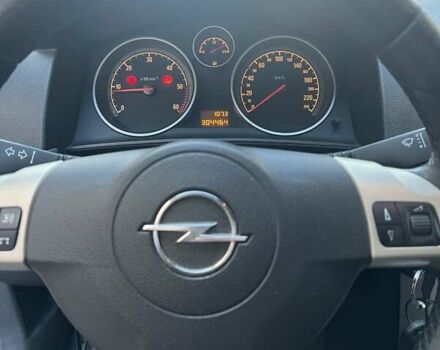 Серый Опель Астра, объемом двигателя 1.7 л и пробегом 280 тыс. км за 4700 $, фото 12 на Automoto.ua