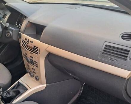 Серый Опель Астра, объемом двигателя 1.7 л и пробегом 253 тыс. км за 4600 $, фото 9 на Automoto.ua