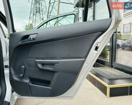 Серый Опель Астра, объемом двигателя 1.6 л и пробегом 154 тыс. км за 7200 $, фото 22 на Automoto.ua