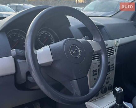 Серый Опель Астра, объемом двигателя 1.36 л и пробегом 220 тыс. км за 5500 $, фото 9 на Automoto.ua