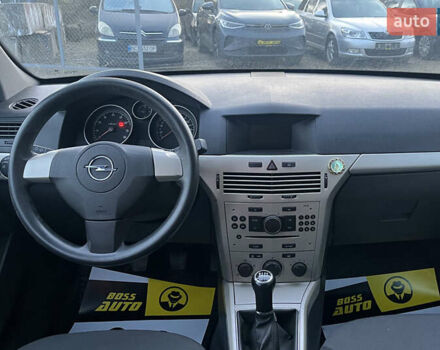 Серый Опель Астра, объемом двигателя 1.36 л и пробегом 220 тыс. км за 5500 $, фото 10 на Automoto.ua
