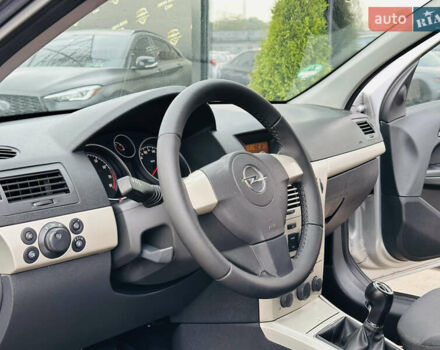 Серый Опель Астра, объемом двигателя 1.6 л и пробегом 154 тыс. км за 7200 $, фото 14 на Automoto.ua