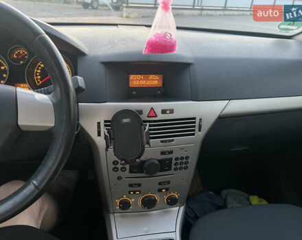 Серый Опель Астра, объемом двигателя 1.6 л и пробегом 234 тыс. км за 5700 $, фото 39 на Automoto.ua