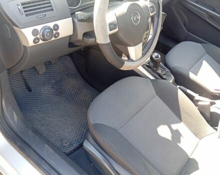 Серый Опель Астра, объемом двигателя 1.7 л и пробегом 260 тыс. км за 4800 $, фото 7 на Automoto.ua