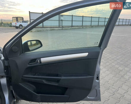 Серый Опель Астра, объемом двигателя 1.6 л и пробегом 234 тыс. км за 5700 $, фото 31 на Automoto.ua