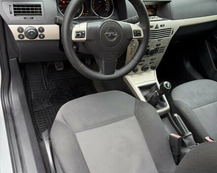 Серый Опель Астра, объемом двигателя 1.6 л и пробегом 201 тыс. км за 4700 $, фото 10 на Automoto.ua