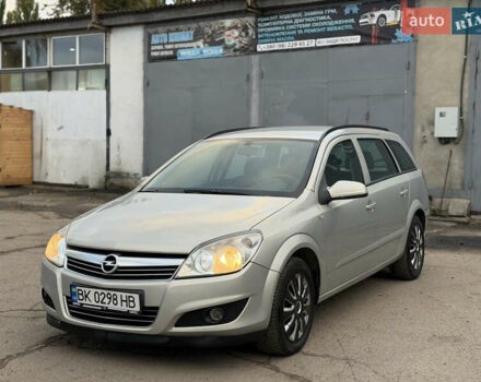 Опель Астра 2008 в Ровно на Automoto.ua Серый Опель Астра, объемом двигателя 1.91 л и пробегом 255 тыс. км за 4300 $, фото 2 на Automoto.ua