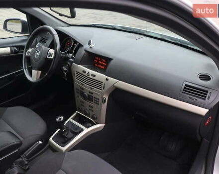 Серый Опель Астра, объемом двигателя 1.69 л и пробегом 239 тыс. км за 4999 $, фото 6 на Automoto.ua