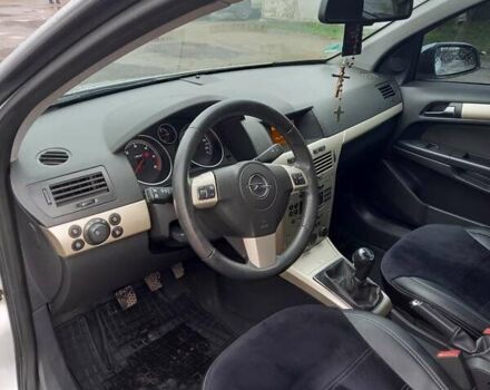 Серый Опель Астра, объемом двигателя 1.7 л и пробегом 420 тыс. км за 6000 $, фото 8 на Automoto.ua