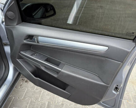 Серый Опель Астра, объемом двигателя 1.6 л и пробегом 289 тыс. км за 4200 $, фото 31 на Automoto.ua