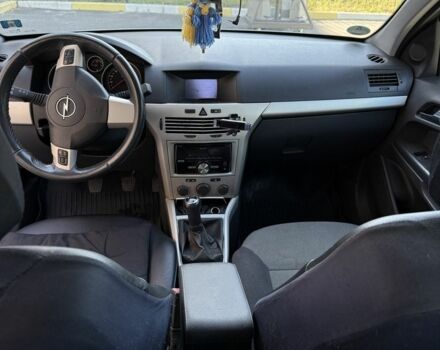 Серый Опель Астра, объемом двигателя 1.7 л и пробегом 320 тыс. км за 4600 $, фото 4 на Automoto.ua