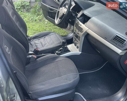 Серый Опель Астра, объемом двигателя 1.7 л и пробегом 260 тыс. км за 4750 $, фото 27 на Automoto.ua