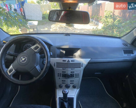 Серый Опель Астра, объемом двигателя 1.6 л и пробегом 240 тыс. км за 5100 $, фото 3 на Automoto.ua