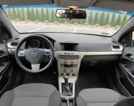 Серый Опель Астра, объемом двигателя 1.7 л и пробегом 275 тыс. км за 1900 $, фото 5 на Automoto.ua