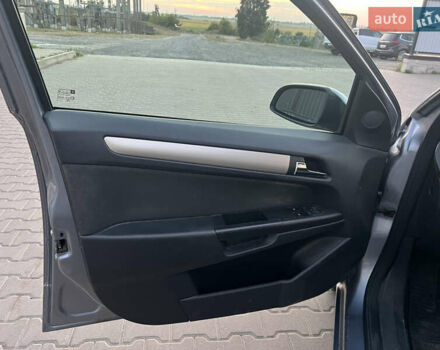 Серый Опель Астра, объемом двигателя 1.6 л и пробегом 234 тыс. км за 5700 $, фото 25 на Automoto.ua