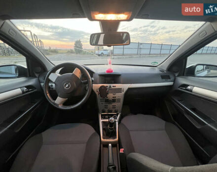 Серый Опель Астра, объемом двигателя 1.6 л и пробегом 234 тыс. км за 5700 $, фото 21 на Automoto.ua