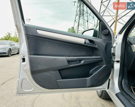 Серый Опель Астра, объемом двигателя 1.6 л и пробегом 154 тыс. км за 7200 $, фото 15 на Automoto.ua