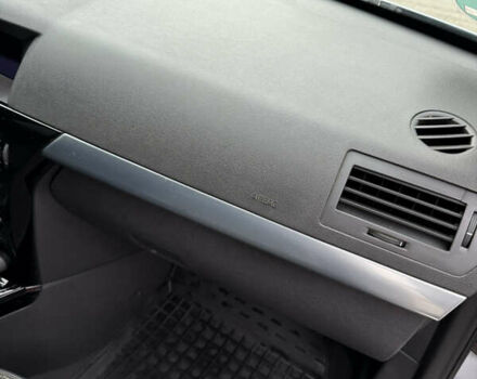 Серый Опель Астра, объемом двигателя 1.6 л и пробегом 289 тыс. км за 4200 $, фото 36 на Automoto.ua