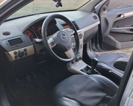 Серый Опель Астра, объемом двигателя 1.6 л и пробегом 325 тыс. км за 3500 $, фото 2 на Automoto.ua