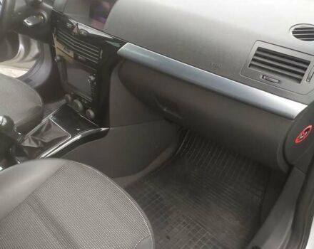 Серый Опель Астра, объемом двигателя 1.7 л и пробегом 285 тыс. км за 5500 $, фото 3 на Automoto.ua