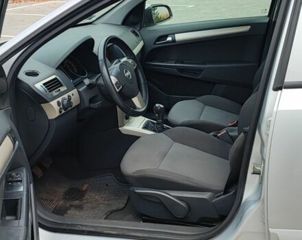 Серый Опель Астра, объемом двигателя 1.7 л и пробегом 275 тыс. км за 1900 $, фото 7 на Automoto.ua