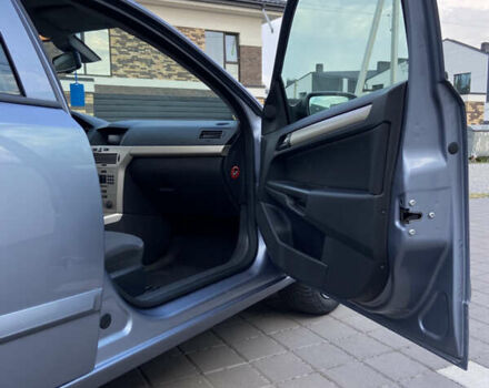 Серый Опель Астра, объемом двигателя 1.6 л и пробегом 214 тыс. км за 5700 $, фото 9 на Automoto.ua