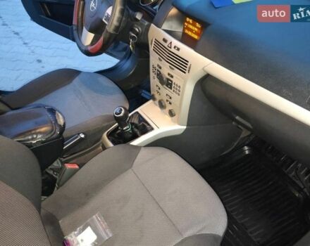 Серый Опель Астра, объемом двигателя 1.6 л и пробегом 260 тыс. км за 5000 $, фото 2 на Automoto.ua