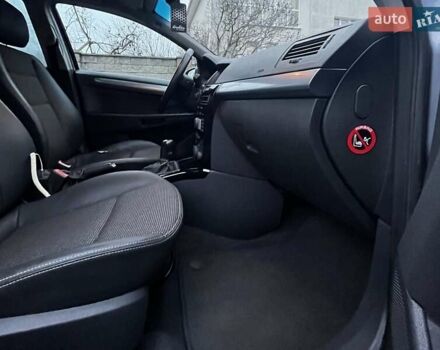 Серый Опель Астра, объемом двигателя 1.6 л и пробегом 251 тыс. км за 6100 $, фото 53 на Automoto.ua