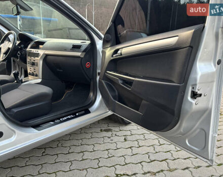 Серый Опель Астра, объемом двигателя 1.8 л и пробегом 252 тыс. км за 4950 $, фото 26 на Automoto.ua