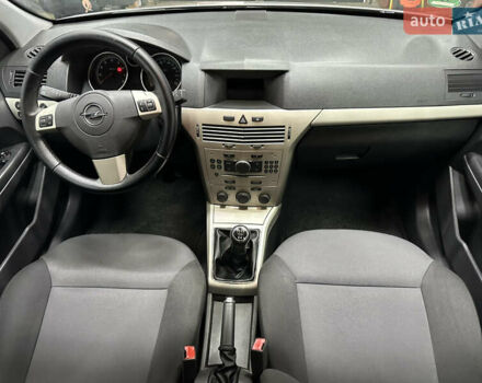 Серый Опель Астра, объемом двигателя 1.6 л и пробегом 195 тыс. км за 5700 $, фото 30 на Automoto.ua