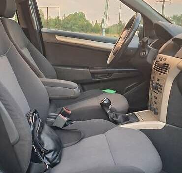 Серый Опель Астра, объемом двигателя 1.7 л и пробегом 253 тыс. км за 4600 $, фото 8 на Automoto.ua