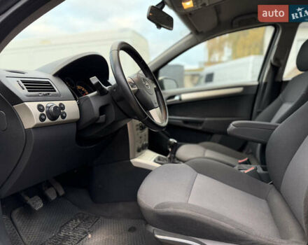 Опель Астра 2008 в Ровно на Automoto.ua Серый Опель Астра, объемом двигателя 1.91 л и пробегом 255 тыс. км за 4300 $, фото 42 на Automoto.ua