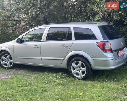 Серый Опель Астра, объемом двигателя 1.7 л и пробегом 260 тыс. км за 4750 $, фото 9 на Automoto.ua