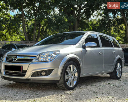 Серый Опель Астра, объемом двигателя 1.6 л и пробегом 210 тыс. км за 5500 $, фото 11 на Automoto.ua