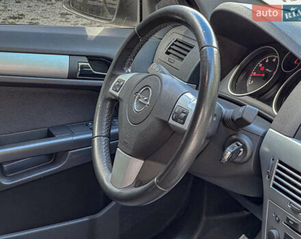 Серый Опель Астра, объемом двигателя 1.6 л и пробегом 210 тыс. км за 5500 $, фото 108 на Automoto.ua