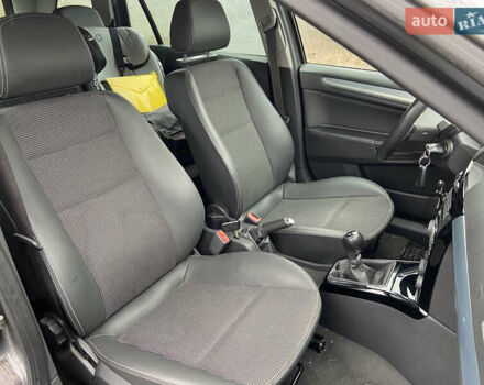 Серый Опель Астра, объемом двигателя 1.6 л и пробегом 232 тыс. км за 5650 $, фото 7 на Automoto.ua