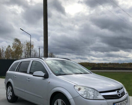 Опель Астра 2009 в Камень-Каширский на Automoto.ua Серый Опель Астра, объемом двигателя 1.91 л и пробегом 300 тыс. км за 5200 $, фото 1 на Automoto.ua