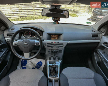 Серый Опель Астра, объемом двигателя 1.6 л и пробегом 210 тыс. км за 5500 $, фото 4 на Automoto.ua