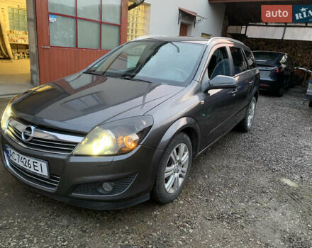 Серый Опель Астра, объемом двигателя 1.69 л и пробегом 294 тыс. км за 5000 $, фото 2 на Automoto.ua