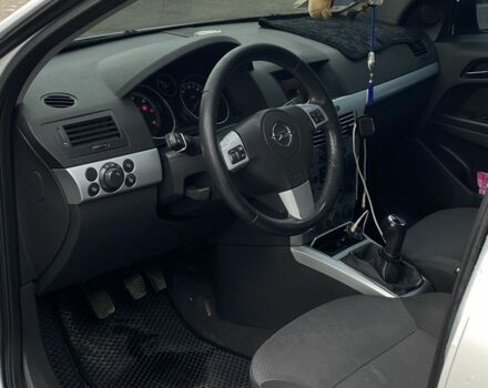 Серый Опель Астра, объемом двигателя 1.7 л и пробегом 281 тыс. км за 4999 $, фото 4 на Automoto.ua