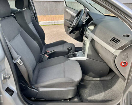 Серый Опель Астра, объемом двигателя 1.6 л и пробегом 230 тыс. км за 5950 $, фото 22 на Automoto.ua